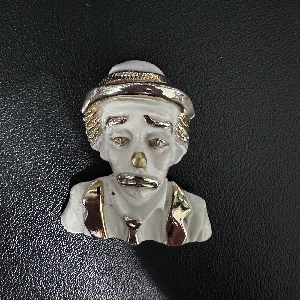 354- Clown Brooch Vtge. Gold Accents